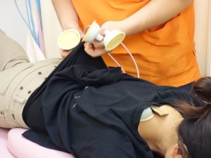 横浜西区、保土ヶ谷区、神奈川区近くの当整骨院の頭痛・肩こりの電気治療の写真