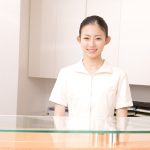 横浜西区保土ヶ谷神奈川区近くの宮谷小交差点前整骨院の受付けの写真